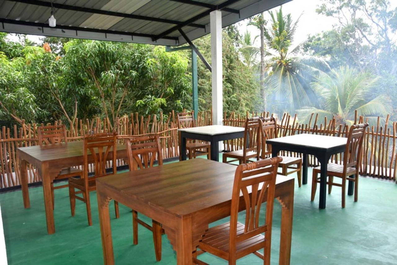 Thinaya Lake Resort Anuradhapura Buitenkant foto